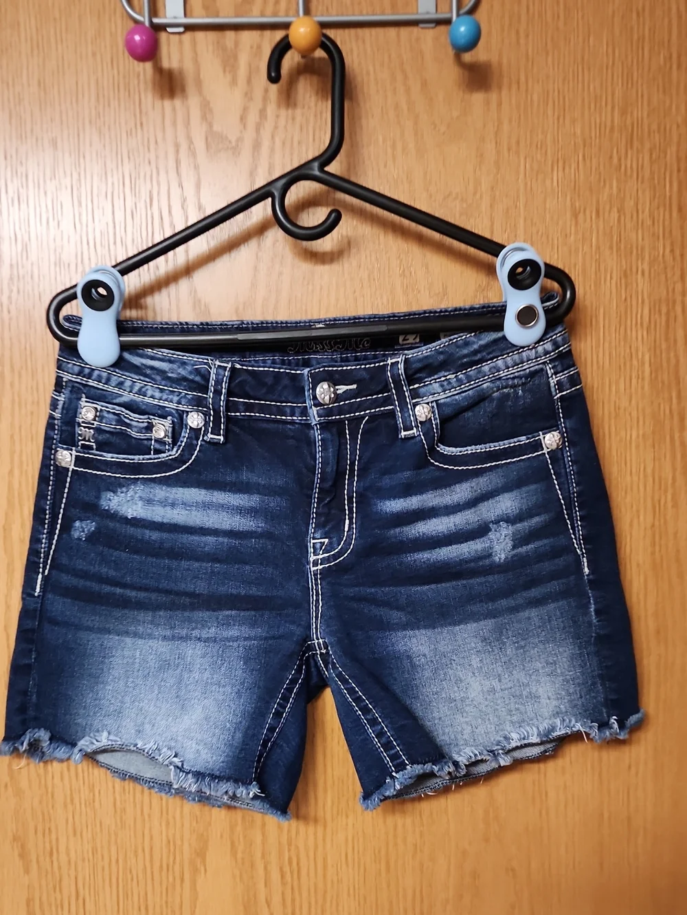Miss Me Dark Blue Embroidered Denim Shorts womens 29 nwot number 1192